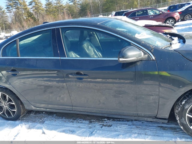 YV126MFK4F1337856 Volvo S60 T5 Premier