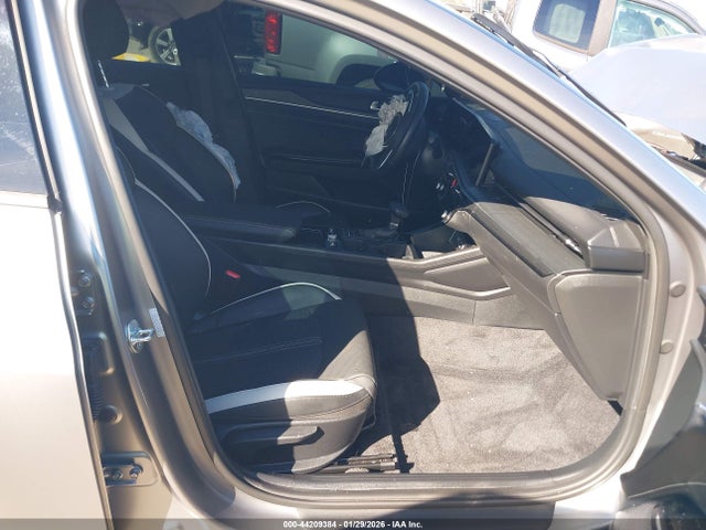 Продажа на аукционе авто 2025 Kia K5 Gt-line, vin: KNAG64J77S5358554, номер лота: 44209384