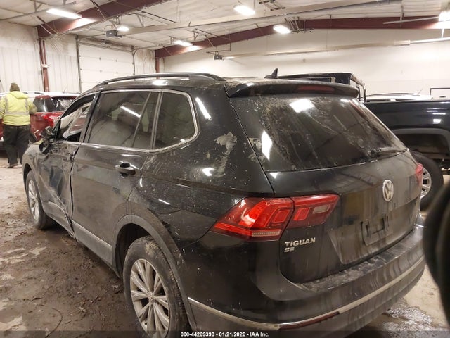 2018 VOLKSWAGEN TIGUAN 3VV2B7AX7JM072238 Photo 2