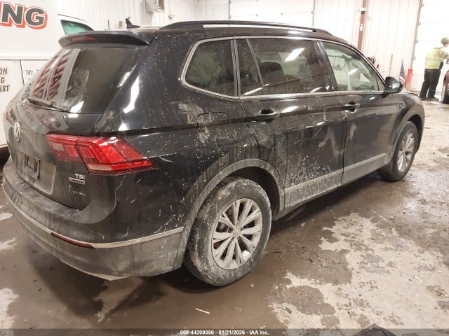 2018 VOLKSWAGEN TIGUAN 3VV2B7AX7JM072238 Photo 3