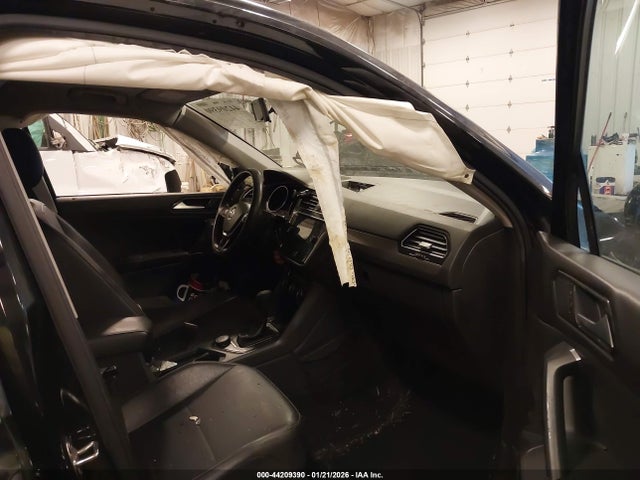 2018 VOLKSWAGEN TIGUAN 3VV2B7AX7JM072238 Photo 4