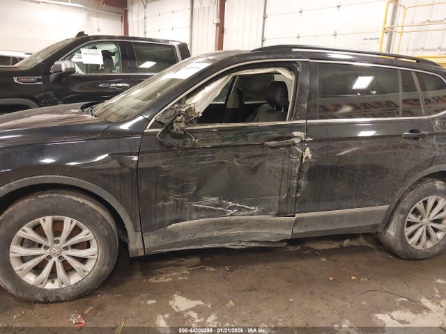 2018 VOLKSWAGEN TIGUAN 3VV2B7AX7JM072238 Photo 5