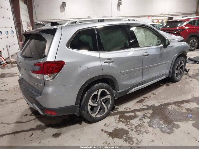 2024 SUBARU FORESTER JF2SKAMC7RH442061 Photo 3