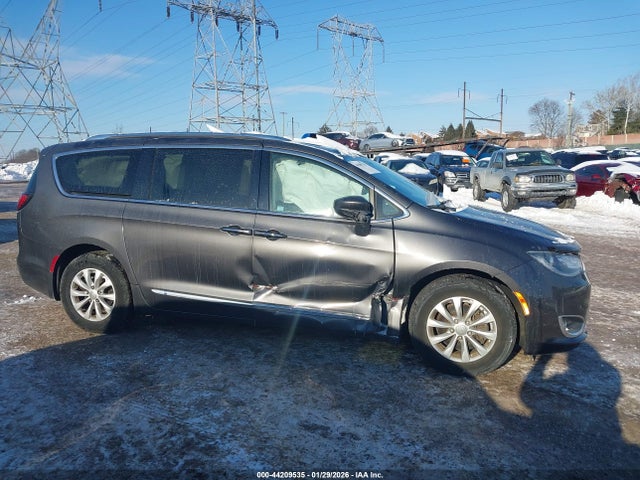 Chrysler Pacifica Touring L 2018 2C4RC1BG8JR352636 Image 14