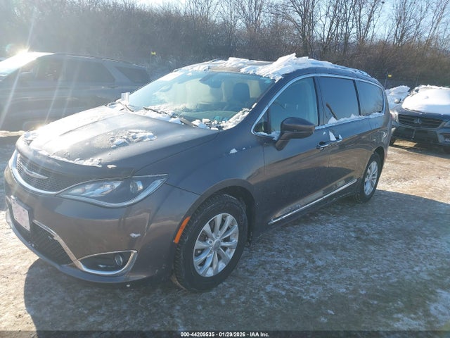 Chrysler Pacifica Touring L 2018 2C4RC1BG8JR352636 Image 2