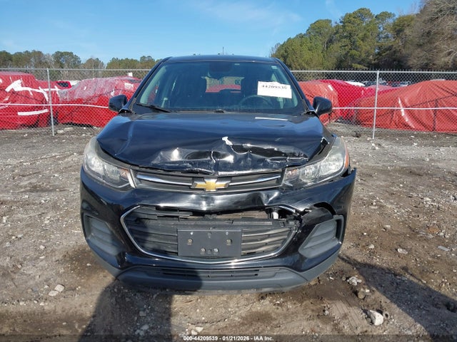 3GNCJKSB7HL184699 Chevrolet TRAX LS
