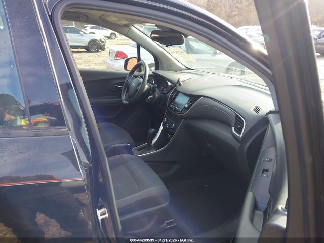 3GNCJKSB7HL184699 Chevrolet TRAX LS