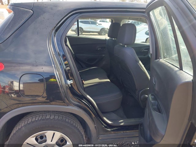 3GNCJKSB7HL184699 Chevrolet TRAX LS