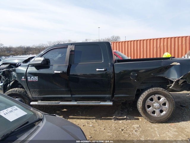 3C6UR5DL0HG694499 RAM 2500 Big Horn 4x4 6&#039;4 Box