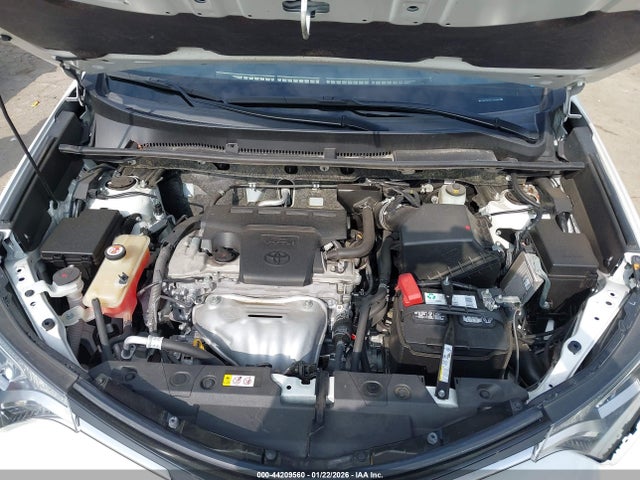 JTMZFREV8JJ194285 Toyota RAV4 LE