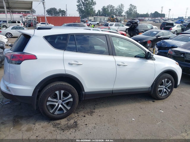 JTMZFREV8JJ194285 Toyota RAV4 LE