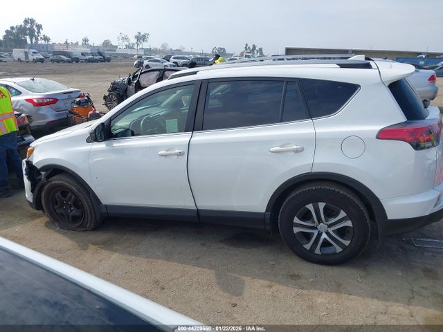 JTMZFREV8JJ194285 Toyota RAV4 LE