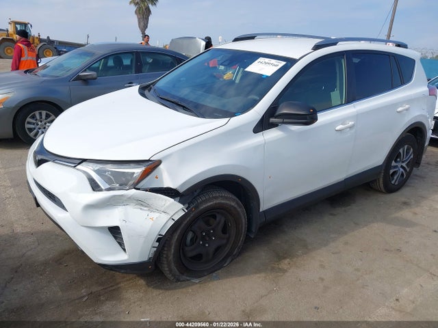 JTMZFREV8JJ194285 Toyota RAV4 LE