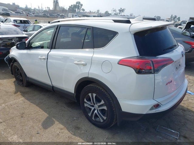 JTMZFREV8JJ194285 Toyota RAV4 LE