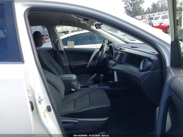 JTMZFREV8JJ194285 Toyota RAV4 LE