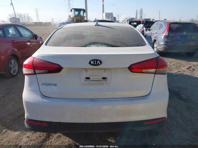 44209688 :رقم المزاد ، 3KPFK4A77JE229100 vin ، 2018 Kia Forte Lx مزاد بيع
