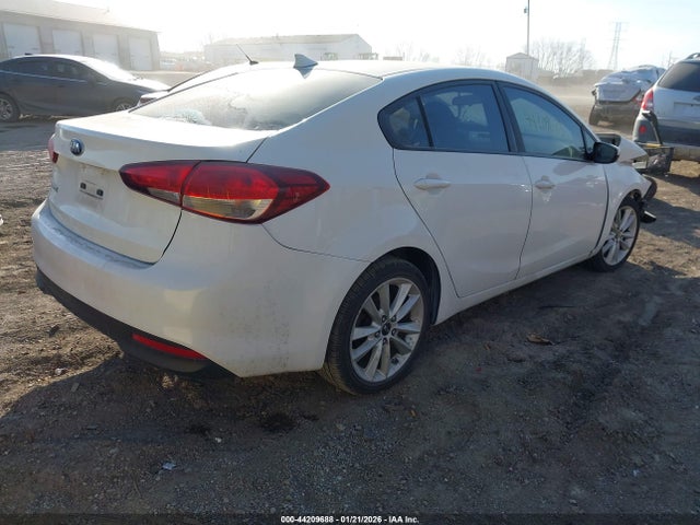 44209688 :رقم المزاد ، 3KPFK4A77JE229100 vin ، 2018 Kia Forte Lx مزاد بيع
