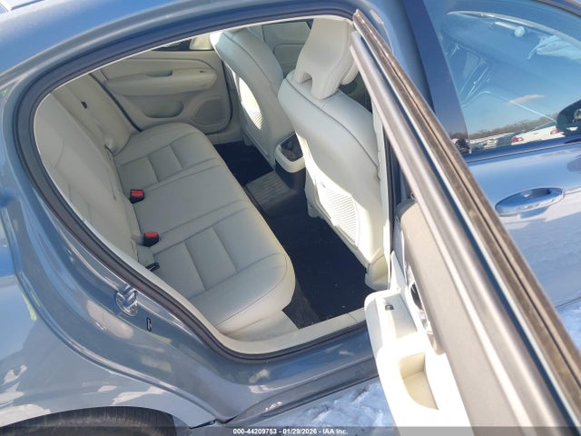2024 VOLVO S60 RECHARGE PLUG-IN HYBRID 7JRH60FM6RG303169 Photo 7