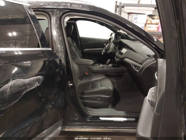 2019 CADILLAC XT4 1GYFZDR43KF216559 Photo 4