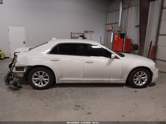 2C3CCAAGXGH234193 Chrysler 300 Limited