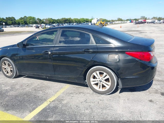 44209852 :رقم المزاد ، 5NPEB4AC5DH665856 vin ، 2013 Hyundai Sonata Gls مزاد بيع