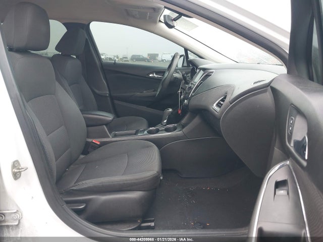 1G1BE5SM3H7110575 Chevrolet Cruze Lt Auto
