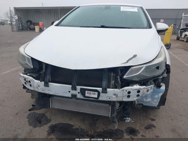 1G1BE5SM3H7110575 Chevrolet Cruze Lt Auto