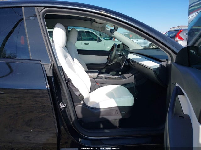 2021 Tesla Model Y Performance Dual Motor All-wheel Drive მანქანა იყიდება აუქციონზე, vin: 5YJYGDEF8MF230251, აუქციონის ნომერი: 44209972