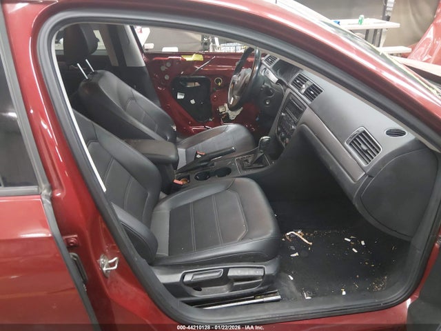 1VWAT7A39FC091173 Volkswagen Passat 1.8t Wolfsburg Edition