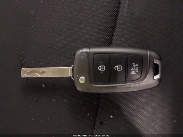 5NMJA3AE7NH005085 Hyundai TUCSON SE