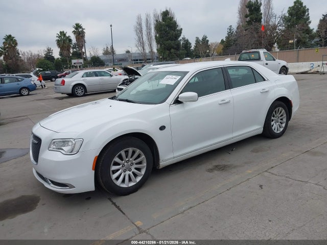 Chrysler 300 Limited 2015 2C3CCAAG9FH921826 Image 2
