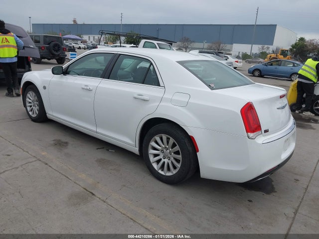 Chrysler 300 Limited 2015 2C3CCAAG9FH921826 Image 3
