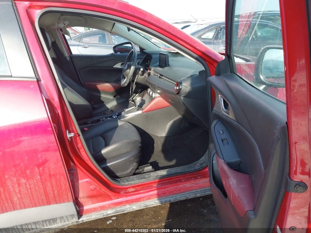 2018 MAZDA CX-3 JM1DKFC70J0300789 Photo 4