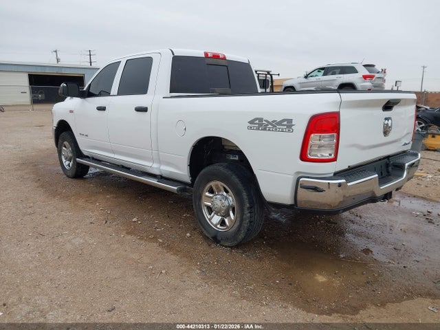 2019 RAM 2500 3C6UR5CJ3KG559380 Photo 2