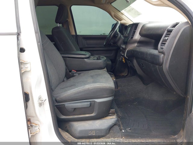 2019 RAM 2500 3C6UR5CJ3KG559380 Photo 4