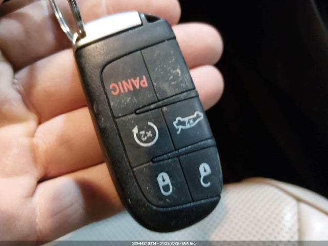 44210314 :رقم المزاد ، 2C3CCAET5FH756607 vin ، 2015 Chrysler 300c مزاد بيع