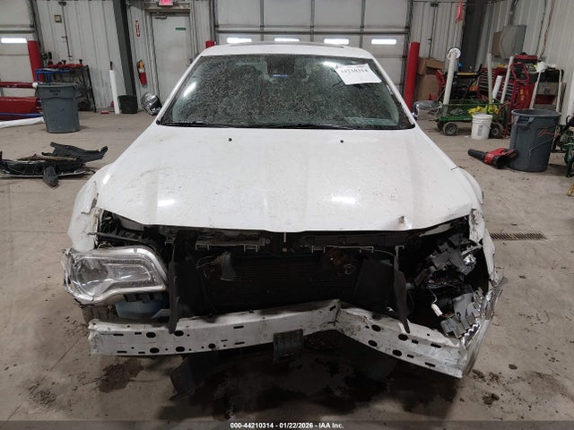 44210314 :رقم المزاد ، 2C3CCAET5FH756607 vin ، 2015 Chrysler 300c مزاد بيع
