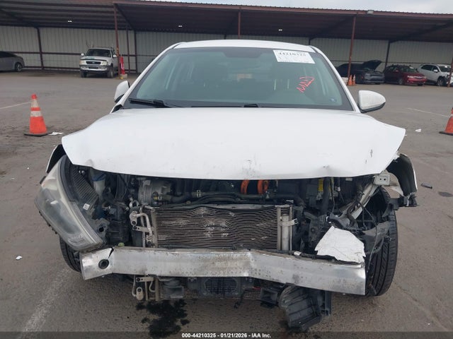 KMHC65LC3HU049840 Hyundai Ioniq Hybrid Blue