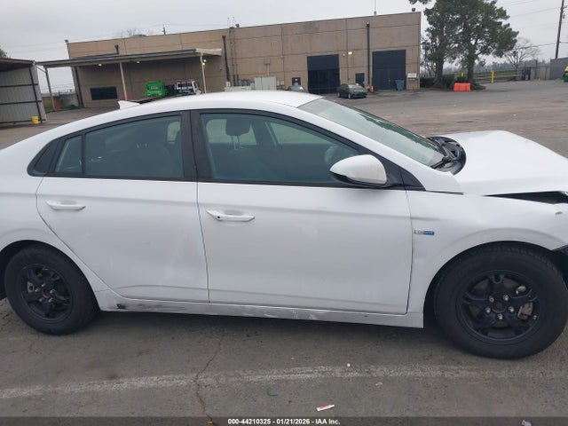 KMHC65LC3HU049840 Hyundai Ioniq Hybrid Blue