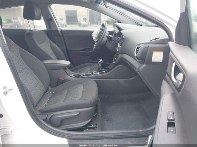KMHC65LC3HU049840 Hyundai Ioniq Hybrid Blue