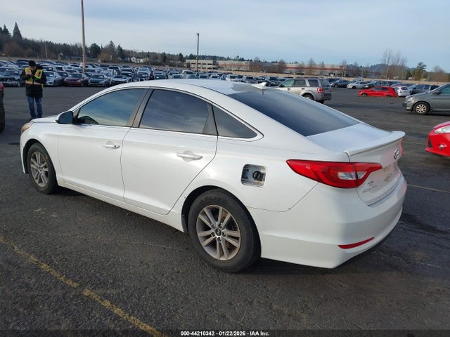 2015 HYUNDAI SONATA 5NPE24AF3FH179575 Photo 2
