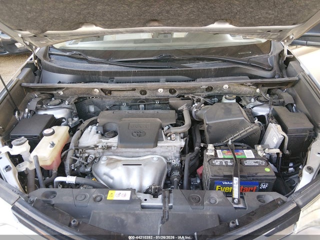 JTMZFREV9JJ172621 Toyota RAV4 LE