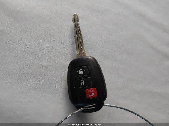 JTMZFREV9JJ172621 Toyota RAV4 LE