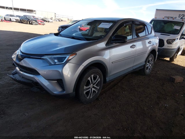 JTMZFREV9JJ172621 Toyota RAV4 LE
