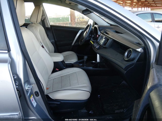 JTMZFREV9JJ172621 Toyota RAV4 LE