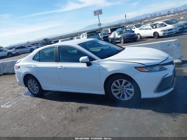 Toyota CAMRY LE 2022 4T1C11AK7NU663853 Image 13