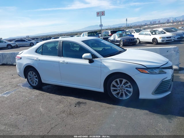 Toyota CAMRY LE 2022 4T1C11AK7NU663853 Image 19