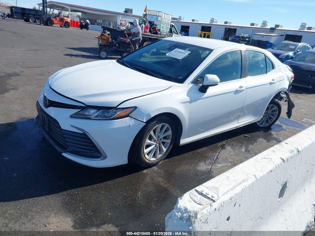 Toyota CAMRY LE 2022 4T1C11AK7NU663853 Image 2