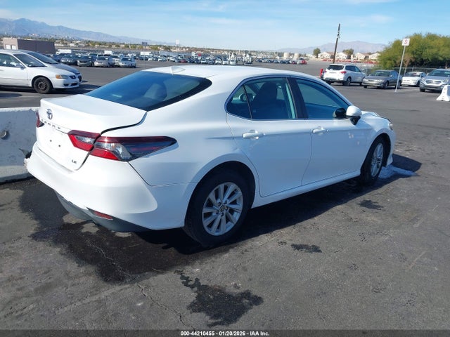 Toyota CAMRY LE 2022 4T1C11AK7NU663853 Image 4