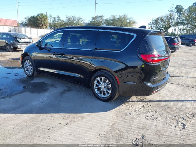2026 CHRYSLER PACIFICA 2C4RC1GG4TR193688 Photo 2